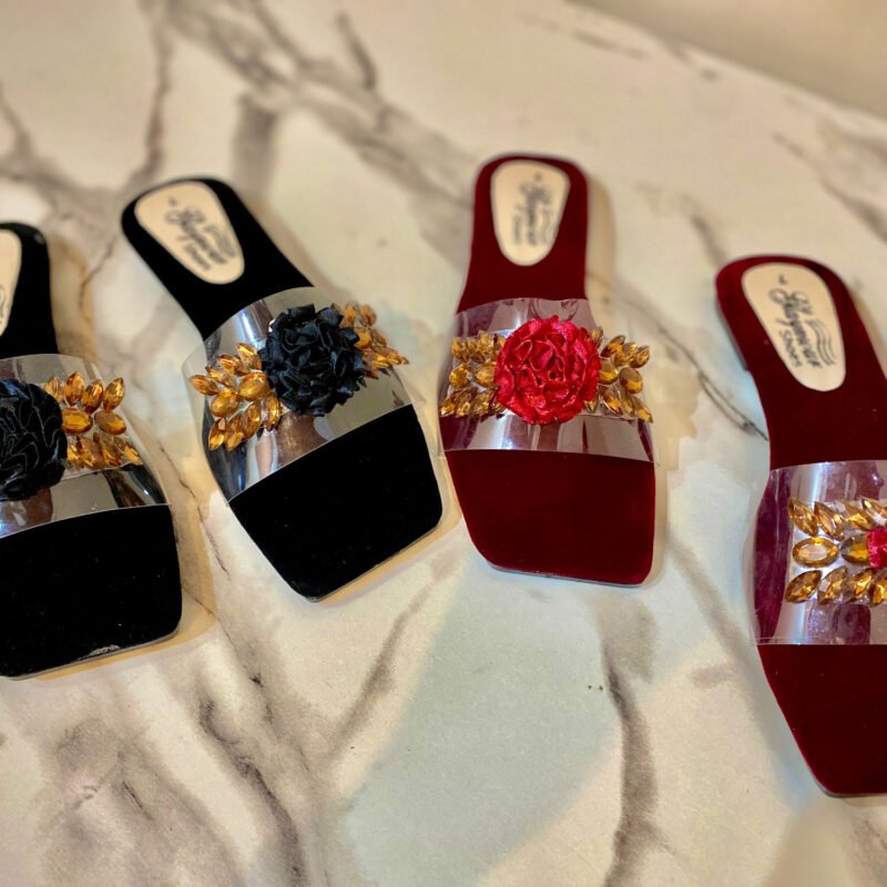 Women’s Transparent Flower Flat Slippers – Stylish & Comfortable Outdoor Sandals