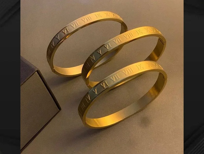 Roman Number Bracelet – Golden Colour Waterproof Stainless Steel Bracelet - Image 2