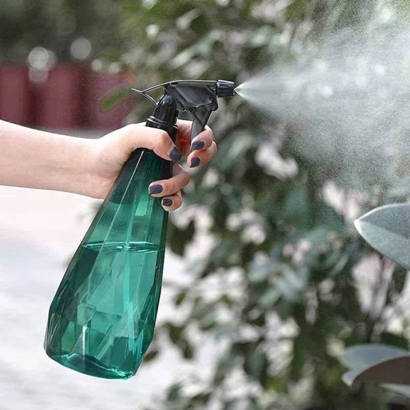 500ml Plastic Spray Bottle – Multi-Purpose Refillable Sprayer for Travel, Beauty, Cleaning & Gardening