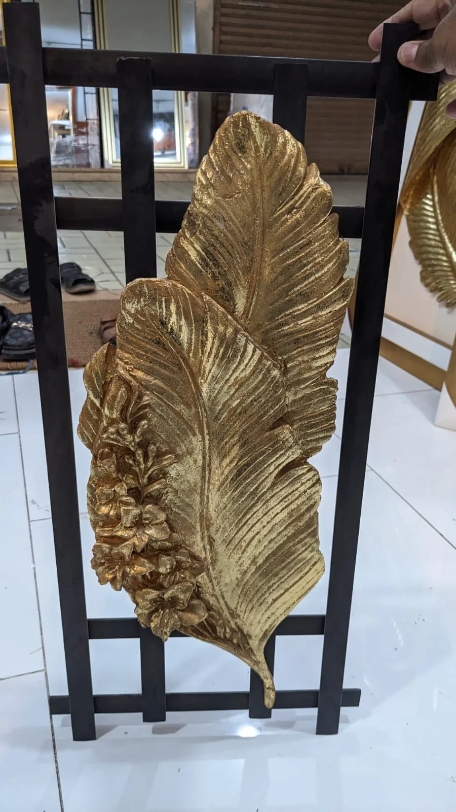 Large Metal Wall Decoration | Golden Feather Leaf Wall Art Sculpture | Modern Home & Kitchen Wall Hanging – 11×4 cm